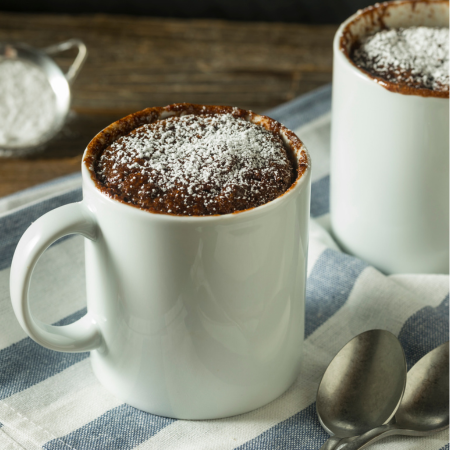 bolo-de-caneca-de-chocolate-e-amendoa