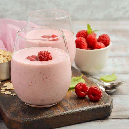 batido-de-amendoa-framboesas-e-hortela