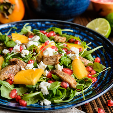 salada-de-diospiro-e-roma-com-frango