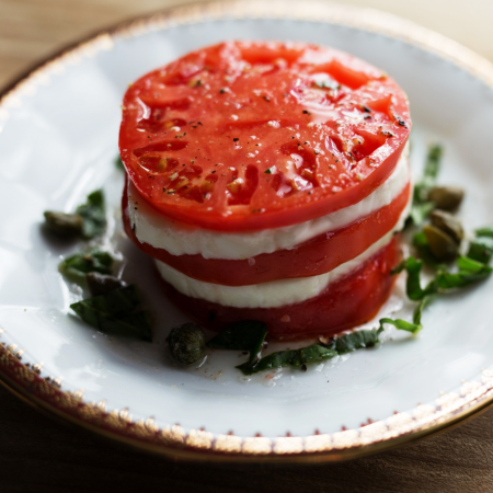 mil-folhas-de-tomate-e-mozarela