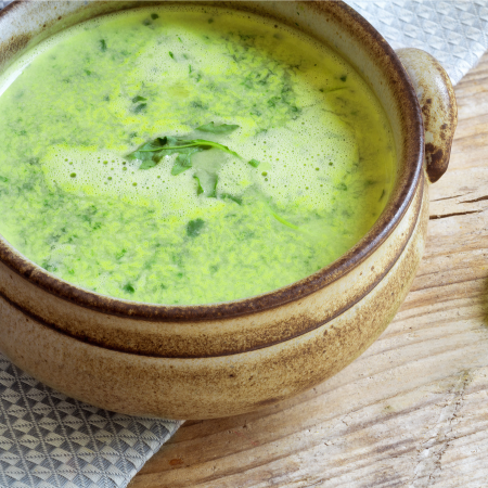 sopa-detox-de-rucula-e-brocolos